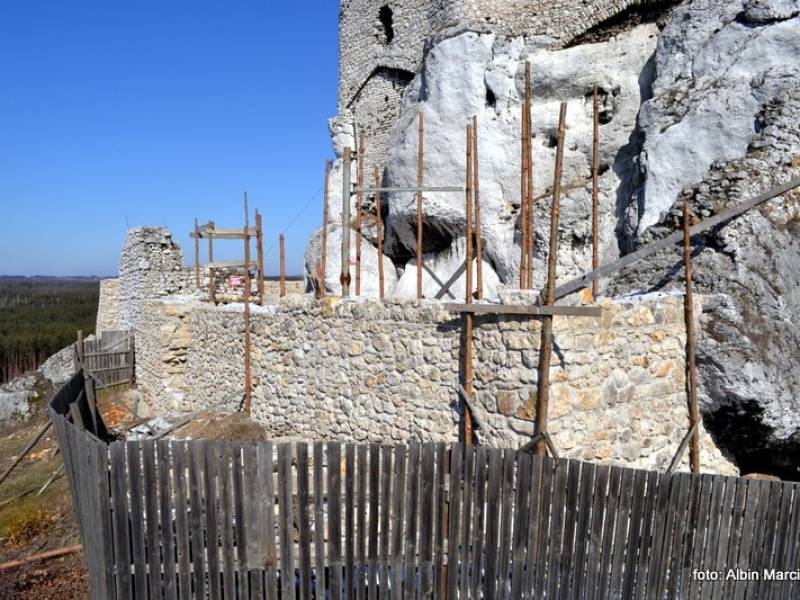 Mirów duże problemy przy odbudowie 